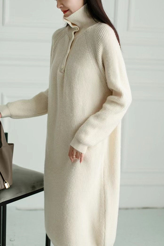 Solid color buttoned turtleneck knitted dress